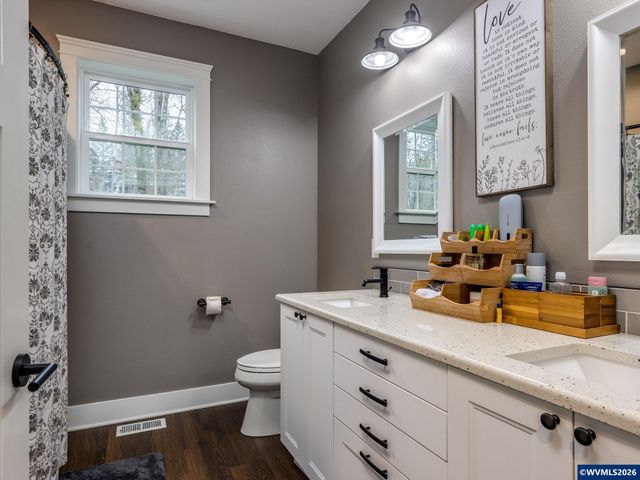 12950 S Barnards Rd, Molalla, OR 97038