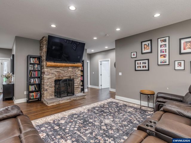 12950 S Barnards Rd, Molalla, OR 97038