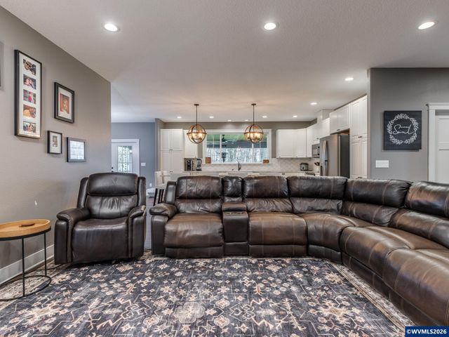 12950 S Barnards Rd, Molalla, OR 97038