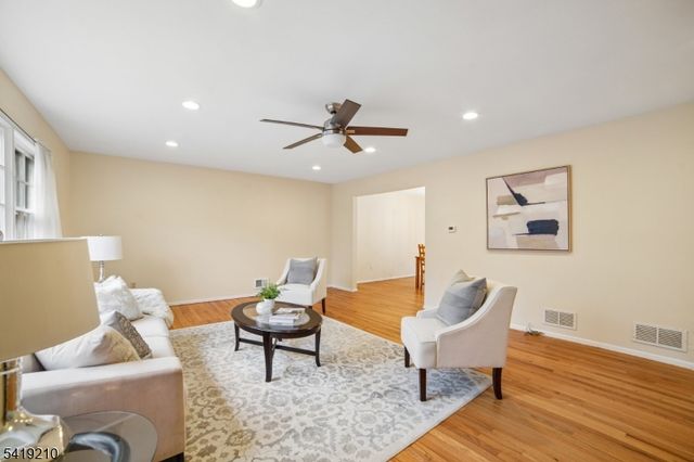 3 Carol Ct, Cranford Twp., NJ 07016