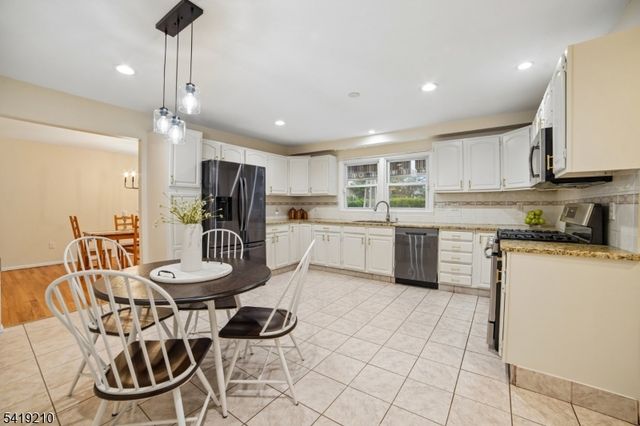 3 Carol Ct, Cranford Twp., NJ 07016