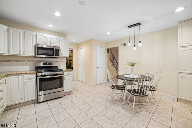 3 Carol Ct, Cranford Twp., NJ 07016