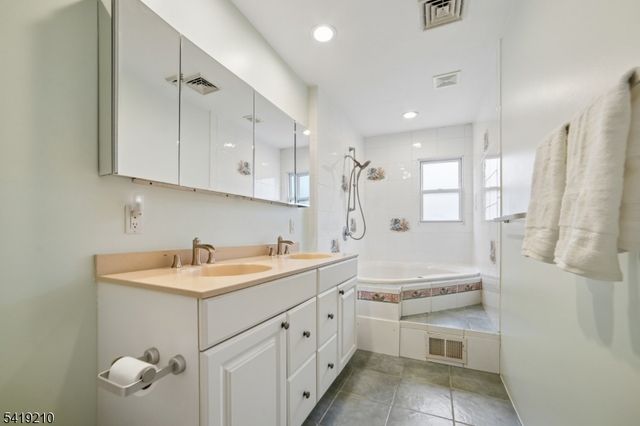 3 Carol Ct, Cranford Twp., NJ 07016