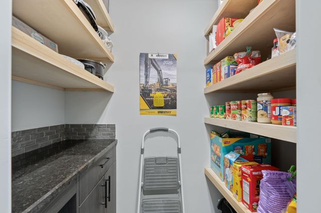768 E Sunset Cir, Goddard, KS 67052
