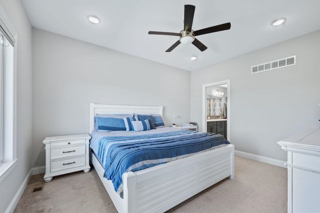 768 E Sunset Cir, Goddard, KS 67052