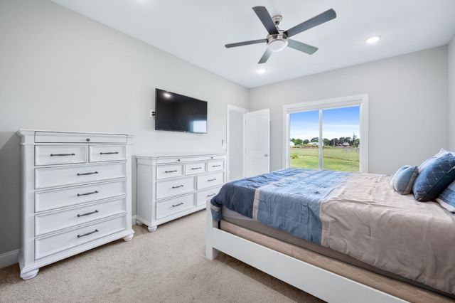 768 E Sunset Cir, Goddard, KS 67052