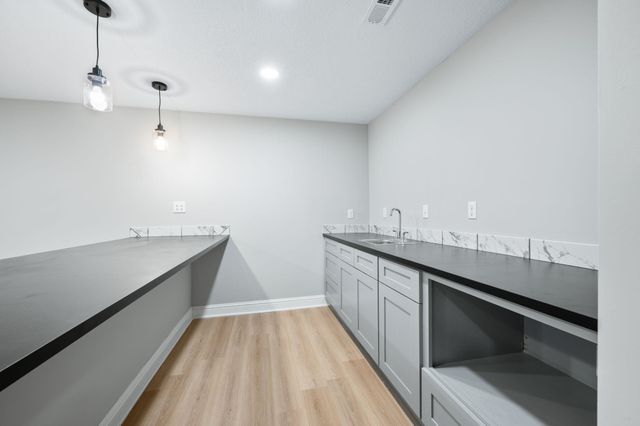 768 E Sunset Cir, Goddard, KS 67052