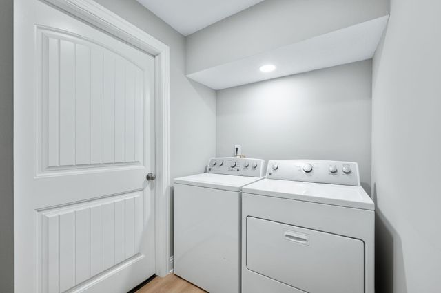 768 E Sunset Cir, Goddard, KS 67052