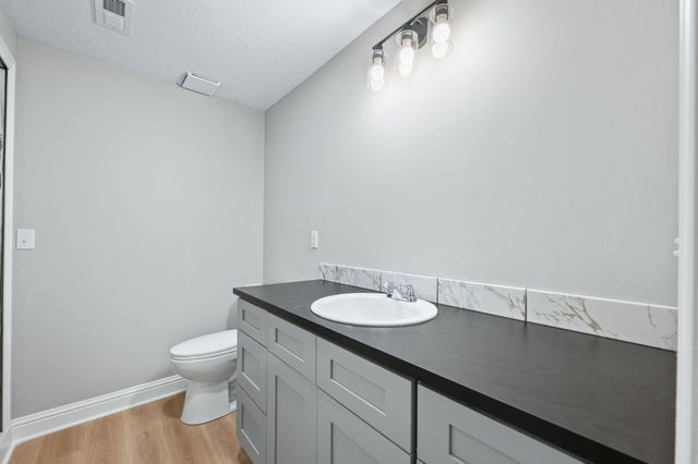 768 E Sunset Cir, Goddard, KS 67052