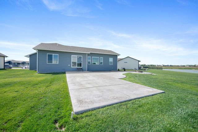 768 E Sunset Cir, Goddard, KS 67052