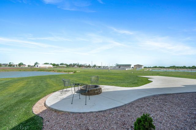 768 E Sunset Cir, Goddard, KS 67052