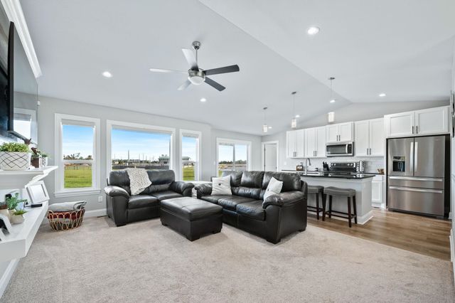 768 E Sunset Cir, Goddard, KS 67052