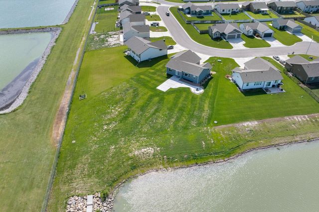 768 E Sunset Cir, Goddard, KS 67052