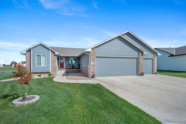 768 E Sunset Cir, Goddard, KS 67052