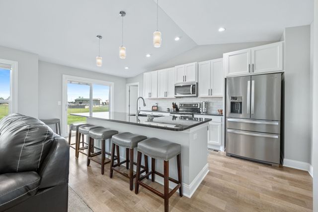 768 E Sunset Cir, Goddard, KS 67052