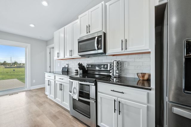 768 E Sunset Cir, Goddard, KS 67052
