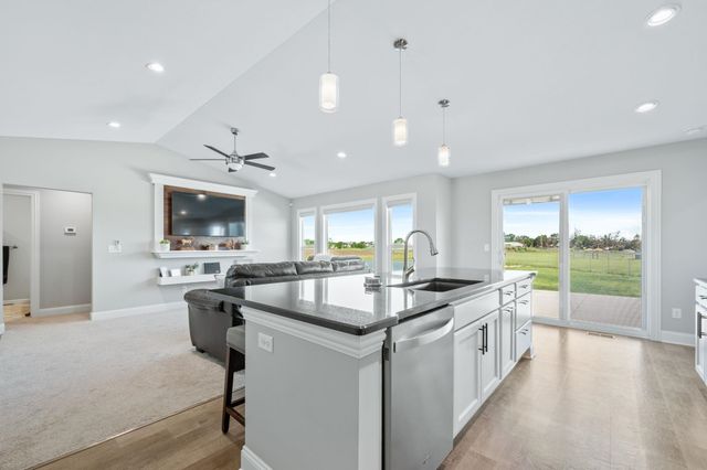 768 E Sunset Cir, Goddard, KS 67052