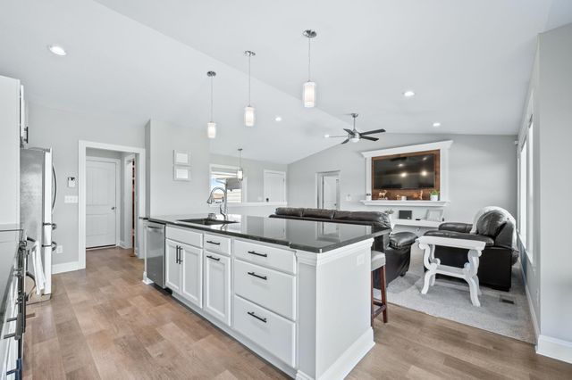 768 E Sunset Cir, Goddard, KS 67052