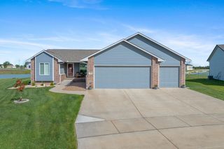 768 E Sunset Cir, Goddard, KS 67052