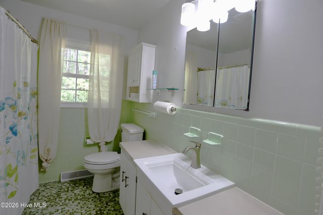 107 S Lakeshore Drive, Whispering Pines, NC 28327