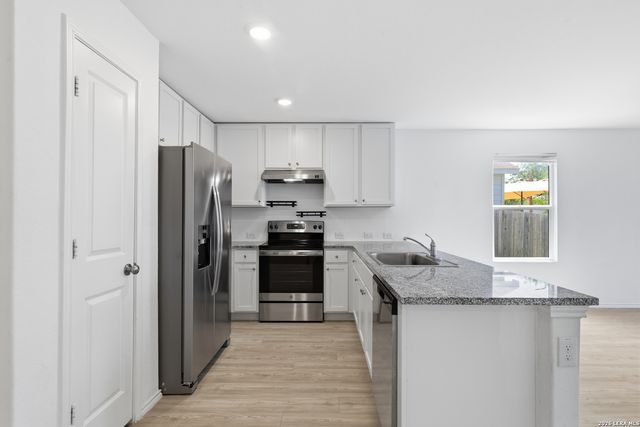 5642 Mountain Point, San Antonio, TX 78242
