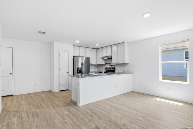 5642 Mountain Point, San Antonio, TX 78242