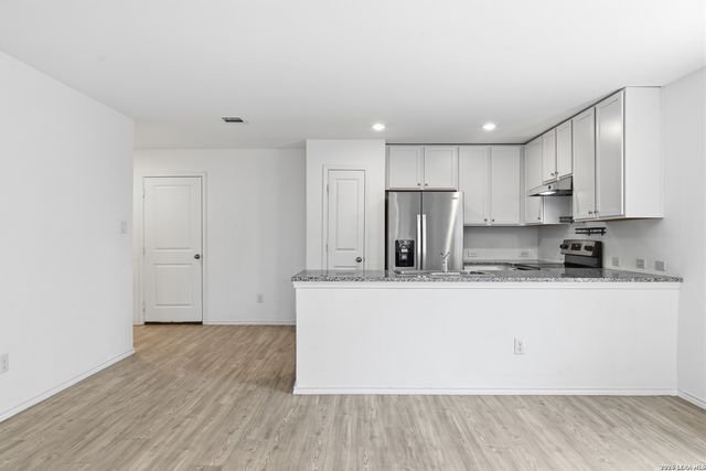 5642 Mountain Point, San Antonio, TX 78242