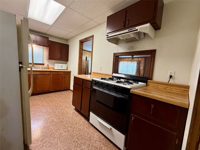 301 Cedar Point Circle, Gordonville, TX 76245