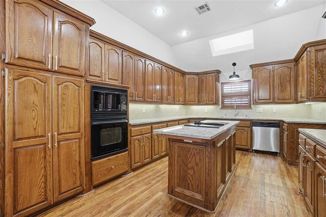 3102 NE Heritage Dr, Lawton, OK 73507