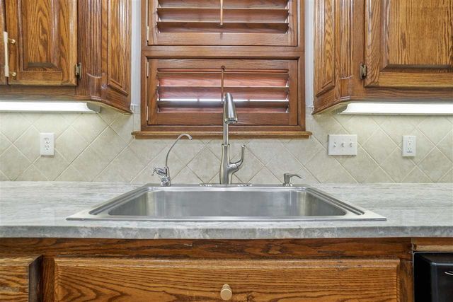 3102 NE Heritage Dr, Lawton, OK 73507