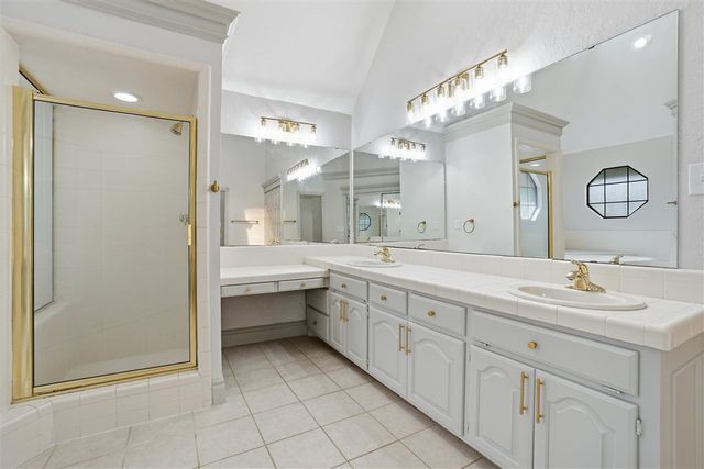 3102 NE Heritage Dr, Lawton, OK 73507