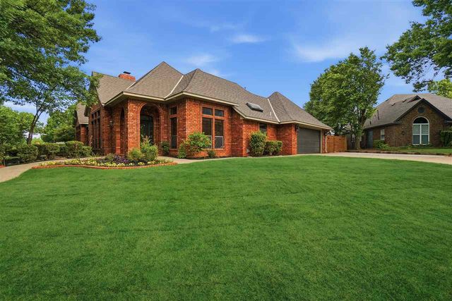 3102 NE Heritage Dr, Lawton, OK 73507