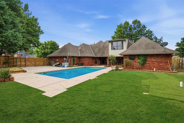 3102 NE Heritage Dr, Lawton, OK 73507