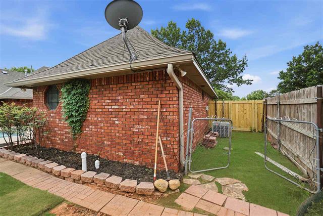 3102 NE Heritage Dr, Lawton, OK 73507