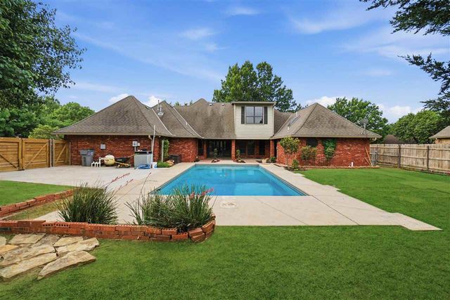 3102 NE Heritage Dr, Lawton, OK 73507