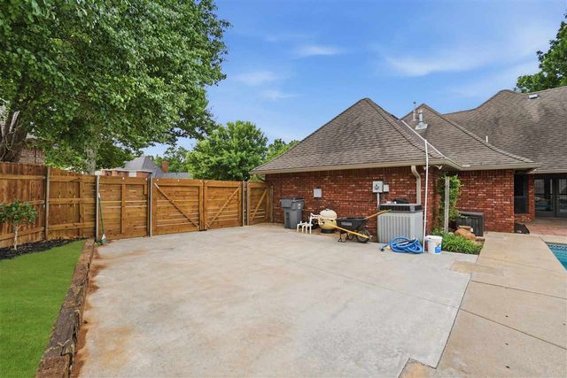 3102 NE Heritage Dr, Lawton, OK 73507