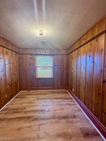 437 Oaklette DR, Chesapeake, VA 23325