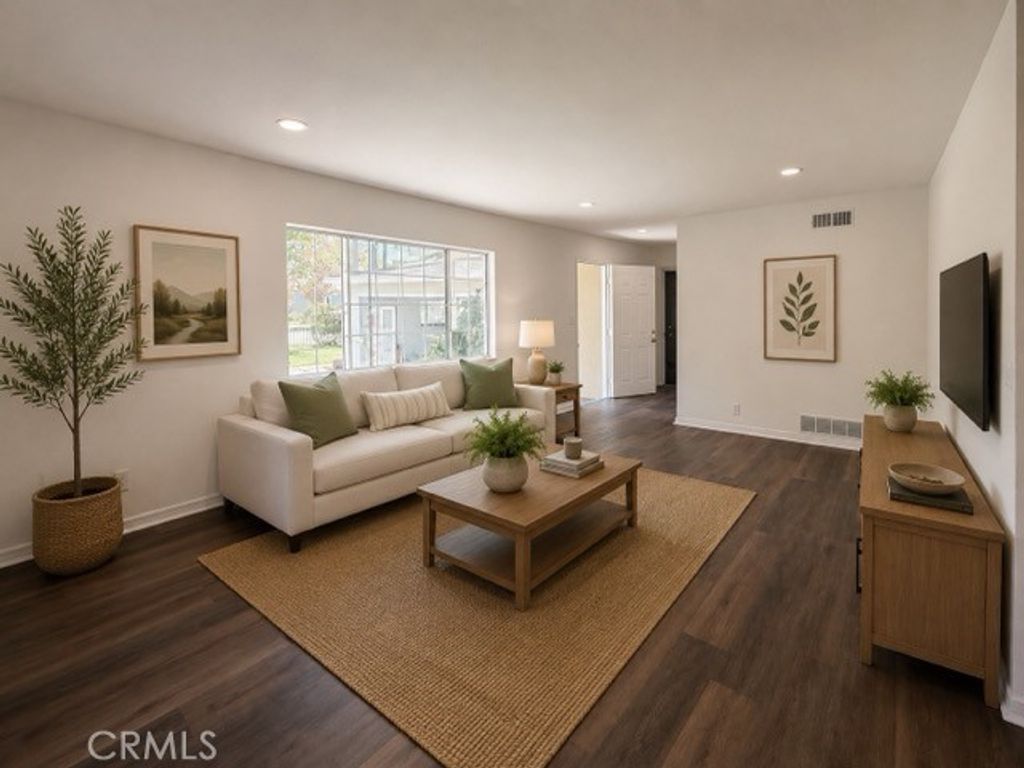 534 S Townsend Street, Santa Ana, CA 92703 — photo 5