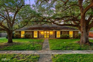 2305 Arlington Place, Bossier City, LA 71111
