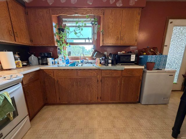 1115 N 9th Street, Mitchell, IN 47446