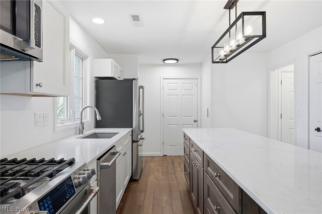 58 W Orange Street, Chagrin Falls, OH 44022
