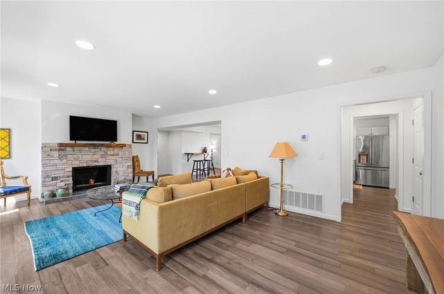 58 W Orange Street, Chagrin Falls, OH 44022