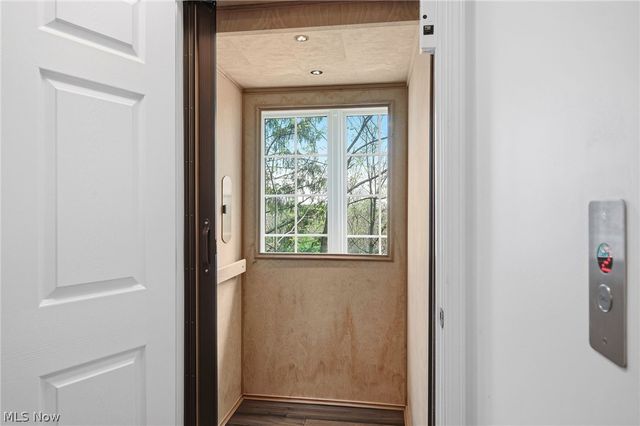58 W Orange Street, Chagrin Falls, OH 44022