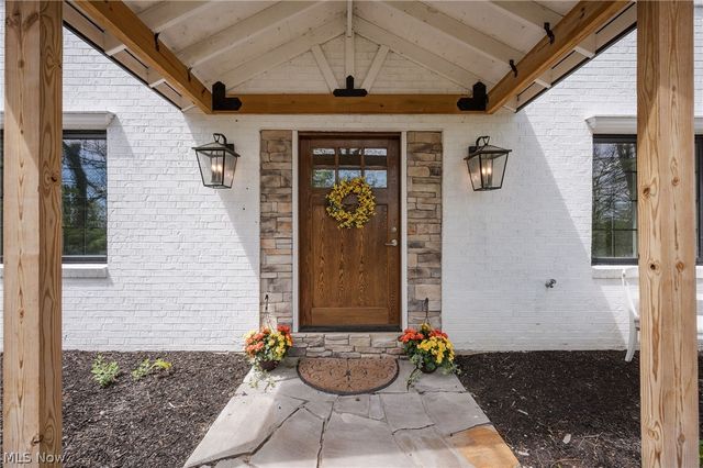 58 W Orange Street, Chagrin Falls, OH 44022