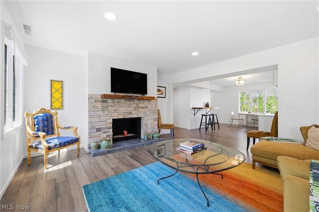58 W Orange Street, Chagrin Falls, OH 44022