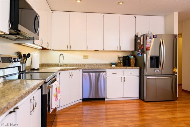 10483 Shale Brook Way, Strongsville, OH 44149