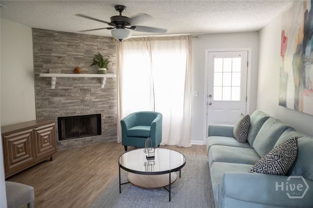 4 Glen Oaks Court, Savannah, GA 31405