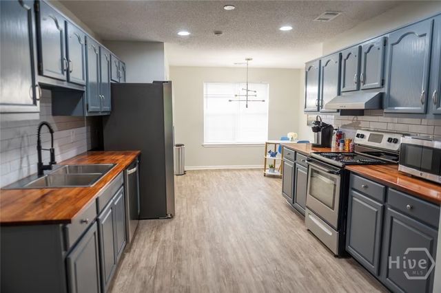 4 Glen Oaks Court, Savannah, GA 31405