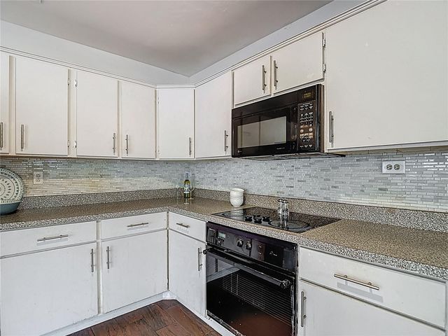 2906 W PARIS STREET, Tampa, FL 33614