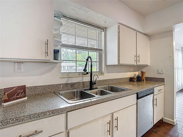 2906 W PARIS STREET, Tampa, FL 33614